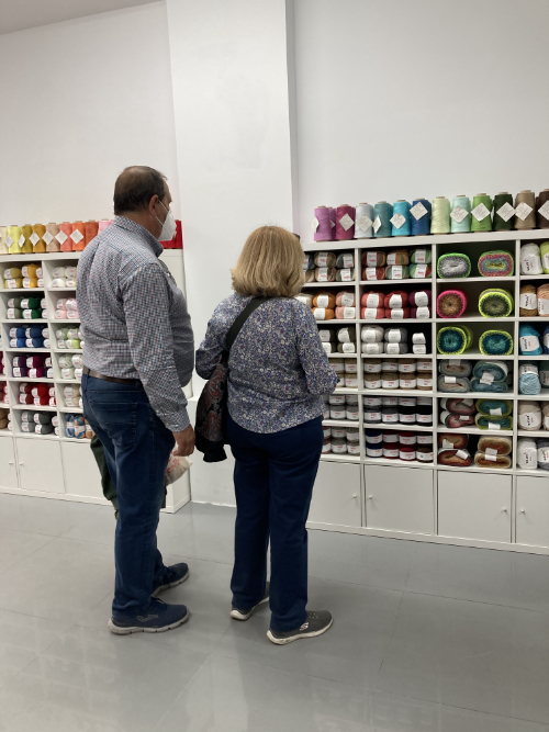 Yarn shopping in Miss Kits Madrid